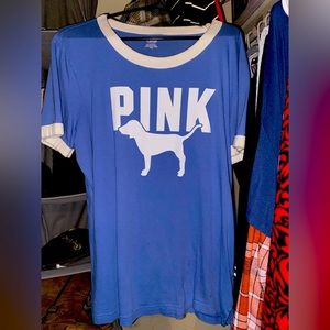 pink t shirt